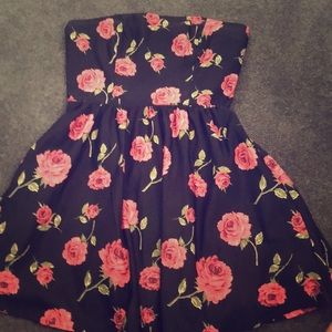 Adorable Strapless Dress w/ Boning & Pockets!